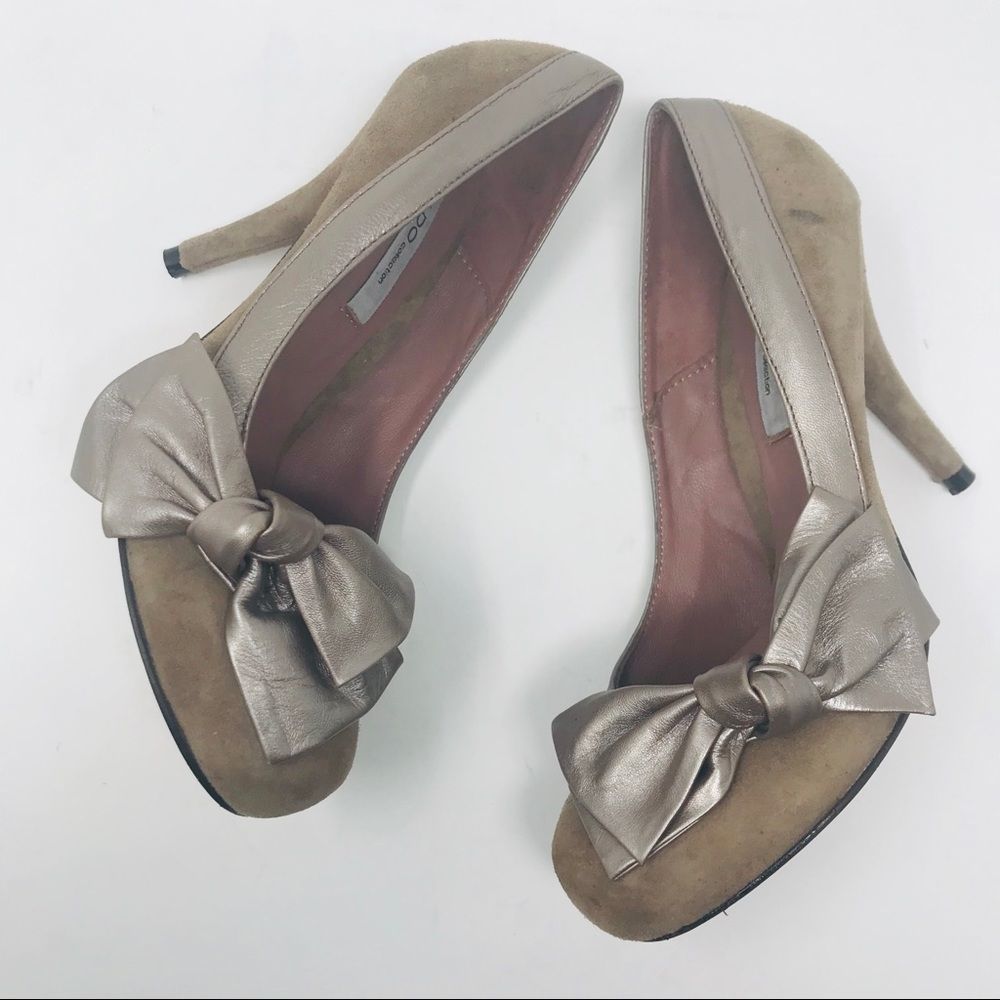 Aldo Collection Nude Suede Heels With Leather Bow